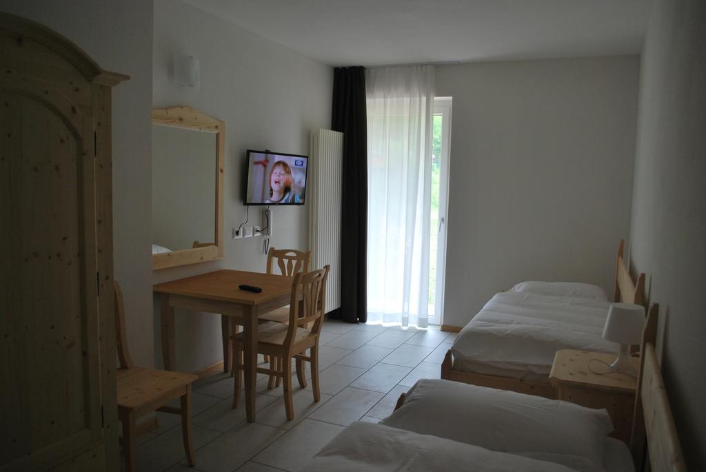Hotel Elbele Garni Folgaria Habitación foto