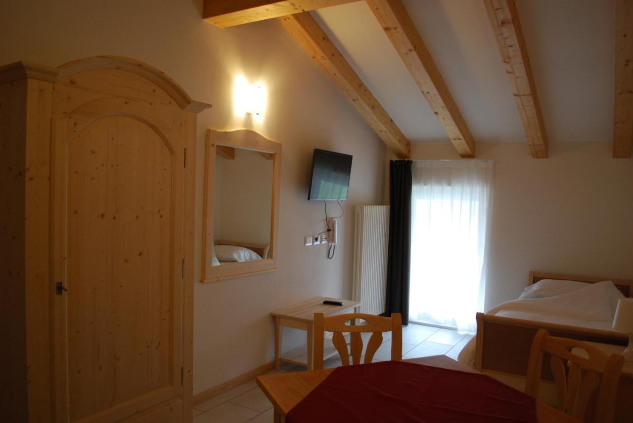 Hotel Elbele Garni Folgaria Habitación foto